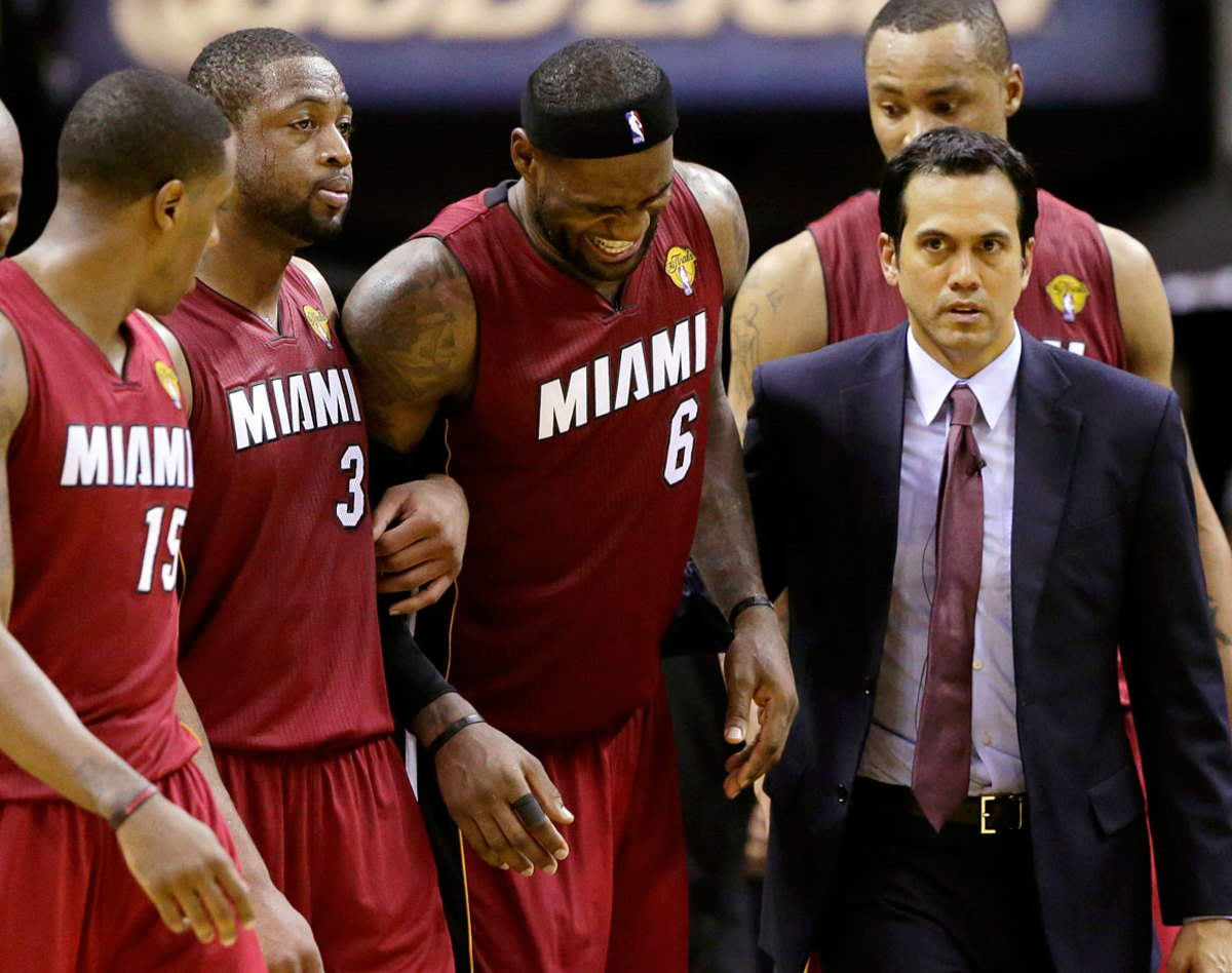 2014-Game-1-LeBron-James-cramp.jpg